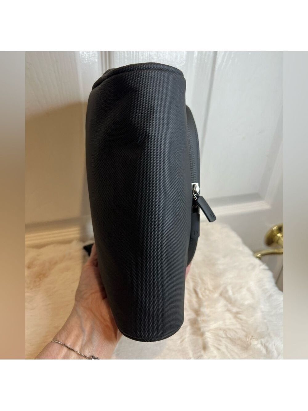 OUTGRAND HANGING MAKEUP BAG. WATERPROOF. NEW 3 - Picture 4 of 14